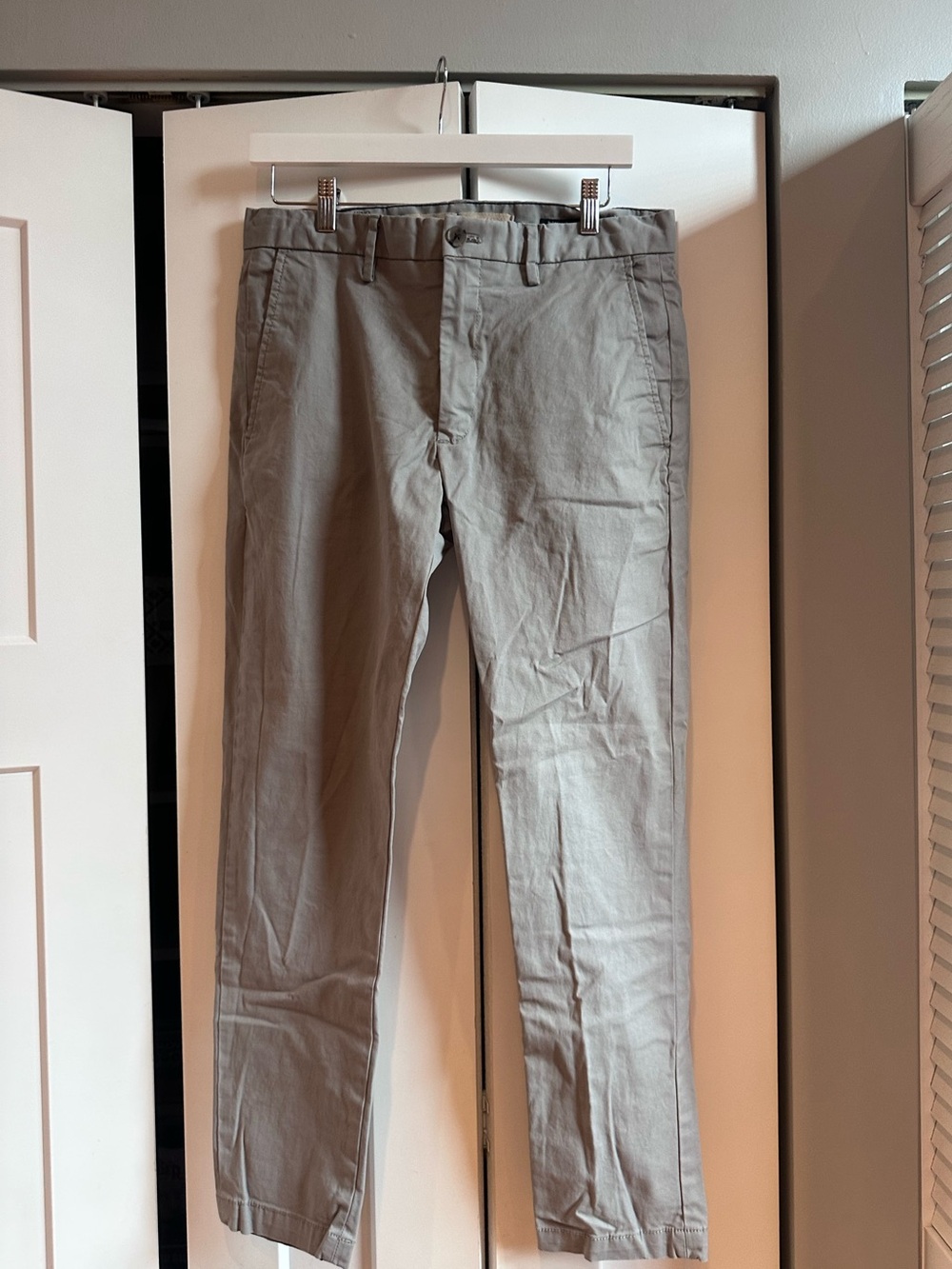 Banana Republic Slim Fit Men’s Chino Pants - Light Gray